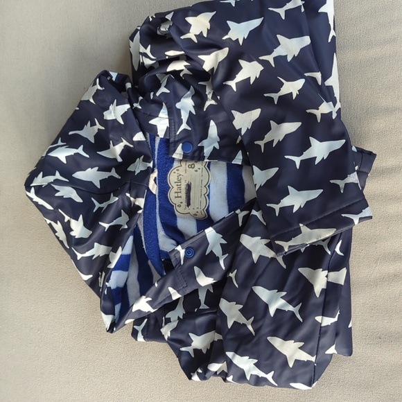 Boys color changing shark raincoat by Hatley size 8 - Picture 1 of 4
